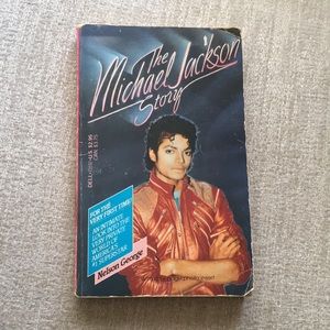 🟦Vintage 1984 The Michael Jackson Story Paperback Book